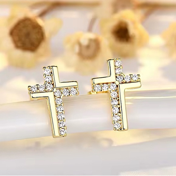NEW Unisex Yellow Gold Plated S925 Simulated Diamond Cross Stud‎ Earrings, 0.8cm - Picture 1 of 4